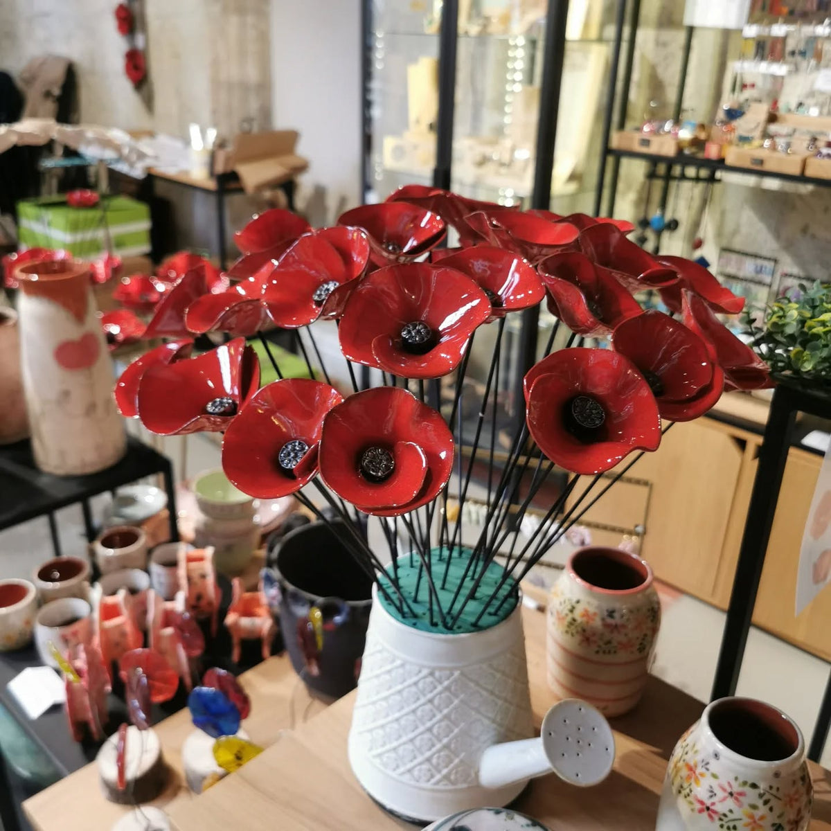 Petit Coquelicot en Faïence Émaillée sur Tige — Décoration d'Intérieur & Balcon